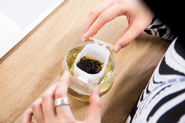 茶葉和咖啡的濾袋出水量概念完全不同，彭少儀為此尋遍中國、台灣，終於在日本找到心儀的濾袋。