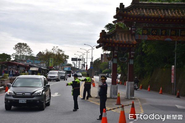 受蘇花公路台9線九宮里路段坍方影響，部分旅客改以台8線中橫公路為替代道路前來花蓮，在歷年連假首日記錄，首次出現台8蜂擁、台9冷清之情況。（圖／新城謷分局提供）