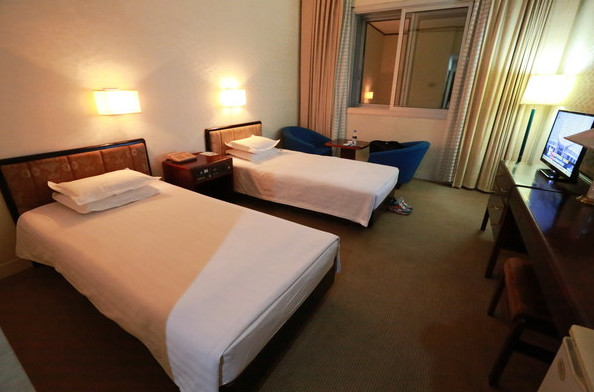 ▲實拍朝鮮最高檔酒店　內景沙發床單都像20年前的。（圖／翻攝自網易新聞）