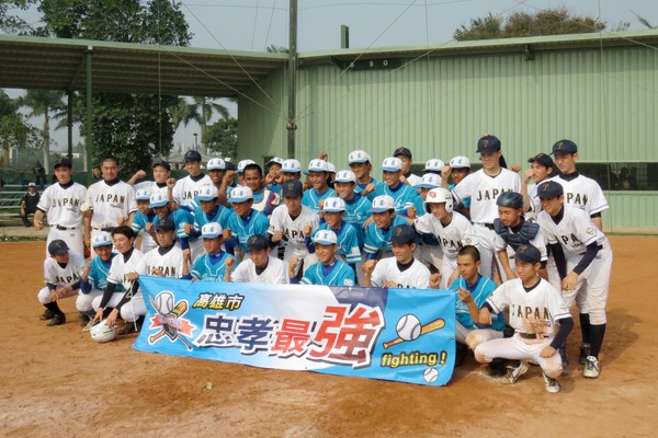 ▲泰源勝場開張，賽後北關東合影、忠孝國中與東北合影。（圖／學生聯盟提供）