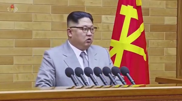 ▲金正恩元旦演說：啟動核武的按鈕「就在我桌上！」。（圖／朝鮮中央電視台）