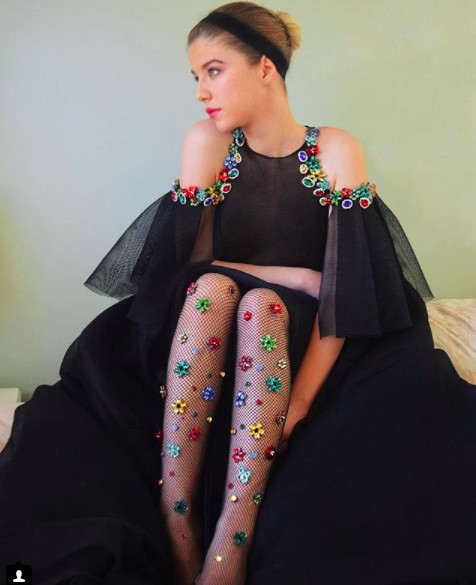 ▲Lirika Matoshi的網襪作品。（圖／翻攝Lirika Matoshi IG）