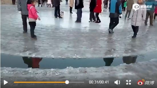 ▲▼遼寧河上出現神秘冰圈！。（圖／翻攝自微博）