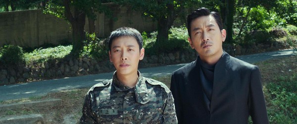 河正宇（右）和金東昱是金容華2009年拍攝電影《B咖大翻身》的班底，也是他堅持合作的對象。