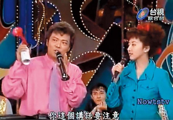 22年前金元萱（右）上《龍兄虎弟》，一雙電眼與一口韓腔國語令人印象深刻。（台視提供）