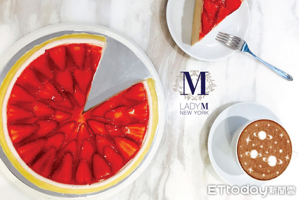 ▲而Lady M也打造2018「草莓季」，自5日起推出全新季節限定商品，含經典口味「草莓千層蛋糕」、「法式草莓千層酥」，以及主廚為台灣量身打造的全新口味「草莓香緹千層蛋糕」。圖／Lady M提供