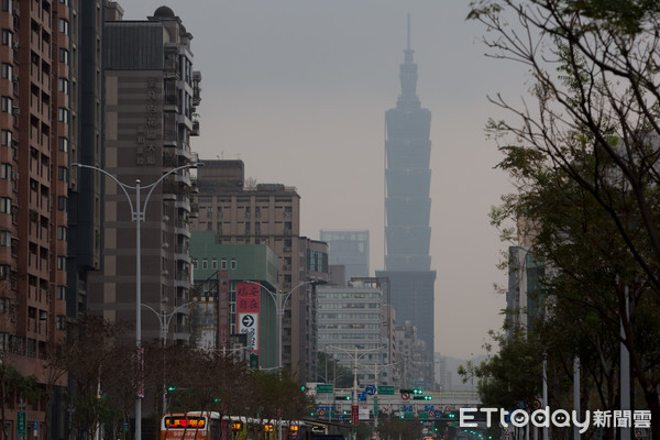 ▲▼空污,空氣污染,PM2.5,髒空氣,霧霾,空氣品質,101,台北市空污。（圖／記者季相儒攝）