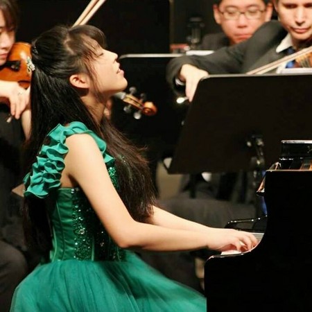 ▲▼高雄場擔綱鋼琴協奏的16歲少女巫熹芸，是此次柏林交響樂團台灣巡演年紀最小的演奏者。（圖／翻攝自巫熹芸臉書）