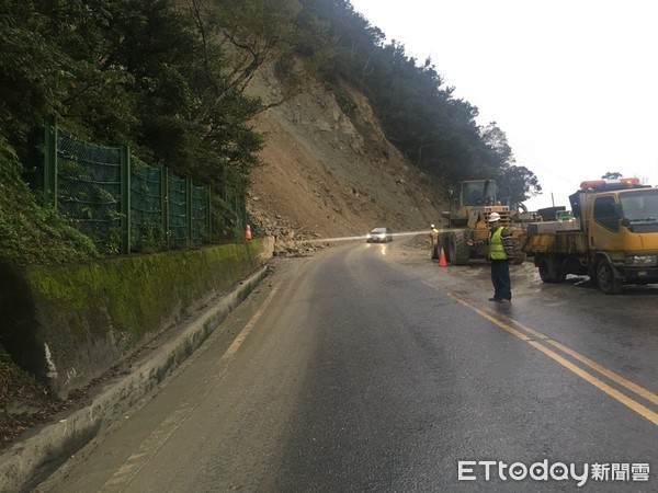 蘇花公路蘇澳至東澳路段台9線114.3k（九宮里路段）災害搶修工程，為配合蘇花公路車潮放寬施工管制時間，每次不超過30分鐘為原則（含假日）。（圖／公路總局提供）