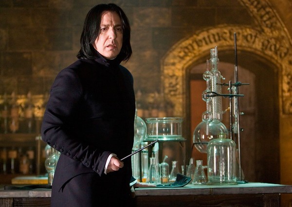 艾倫瑞克曼（Alan Rickman）。（圖／《哈利波特》、《理性與感性》劇照）