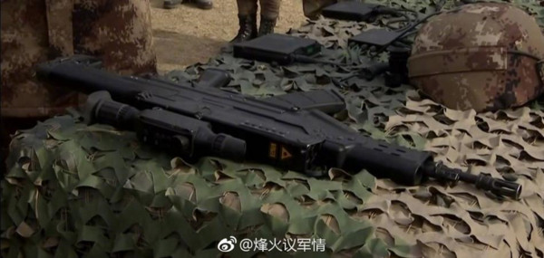 《央視》公開QTS-11式單兵綜合作戰系統，現已在解放軍特戰部隊中列裝。該系統由計算機火控系統、光電觀瞄系統、智能榴彈發射器和步槍所組成。（圖／翻攝自大陸網站）
