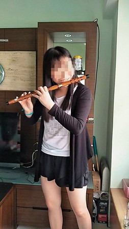 小真熱愛音樂，短短1年就成為社團首席，卻不堪言語霸凌而走上絕路。（親友提供）