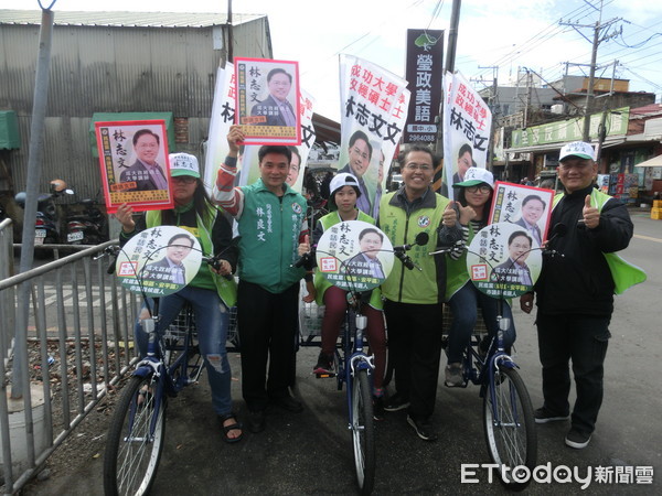 ▲民進黨市議員初選參選人林志文，母校南寧國中部的小學弟妹們，在家長同意後，自發前來為大學長林志文，加油打氣，讓幸福三輪車隊，裝滿幸福。（圖／林志文提供）