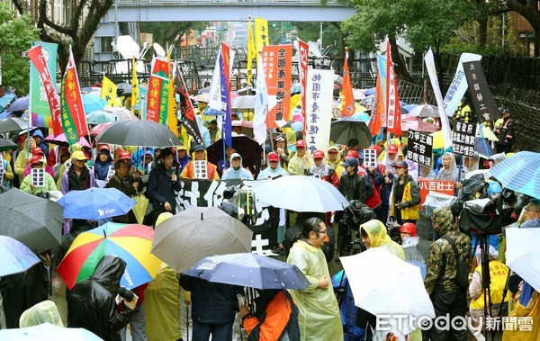 ▲立法院臨時會、勞團抗議勞基法修惡▼ 。（圖／記者屠惠剛攝）