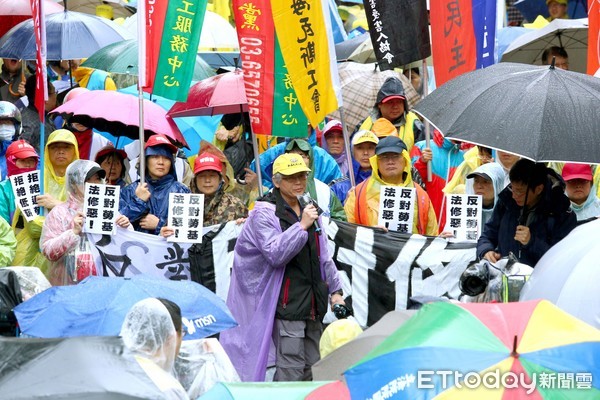 ▲立法院臨時會、勞團抗議勞基法修惡▼ 。（圖／記者屠惠剛攝）