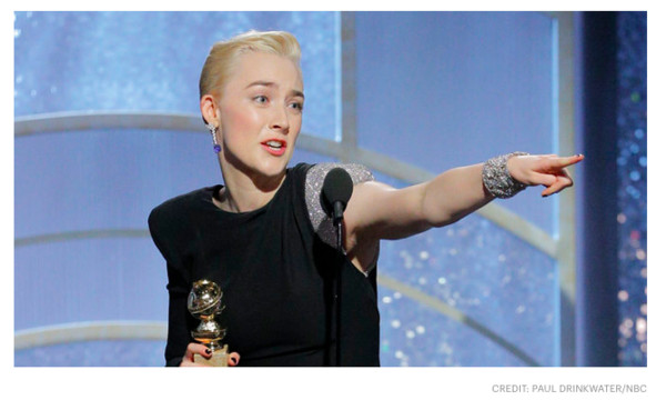 ▲▼瑟夏羅南（Saoirse Ronan）演出《淑女鳥》（Lady Bird）奪下金球獎喜劇及音樂類最佳女主角。（圖／翻攝自綜藝報）
