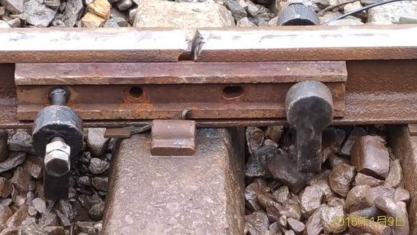 ▲▼寒流發威！台鐵四腳亭至瑞芳「鋼軌斷裂」，2列次受影響。（圖／台鐵提供）