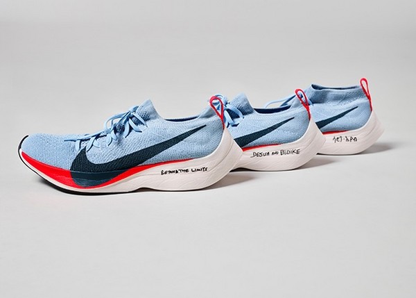 ▲回顧2017年NIKE六大創新科技，這三雙採用了Nike 4% system的訂製Nike Zoom Vaporfly Elite運動鞋，為三位運動員量身打造，作為他們的戰靴，在2017年5月挑戰了BREAKING2馬拉松跑進2小時計畫。。（圖／品牌提供）