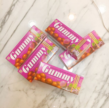 ▲巧克力包裹著水果軟糖，QQ巧克力球成為韓國人來台必敗。（圖／翻攝自@nail.from.young Instagram）