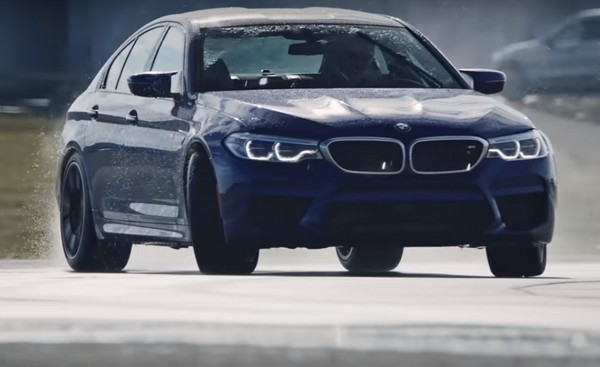 不停車加油連甩8小時　BMW M5創下甩尾時數最長新紀錄（圖／翻攝自BMW）