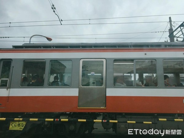 ▲日本電車沒有規定禁止飲食，在電車內可以吃東西。（圖／「日本生活記事」授權提供）