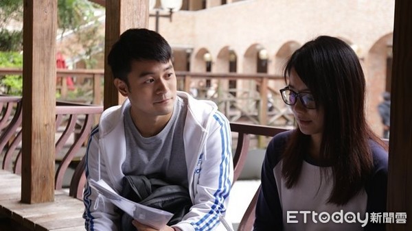 圖十一：《Stand by Me》王馨渝與郭言雋拍攝青春愛情故事，火花不斷。（圖／世新大學提供）