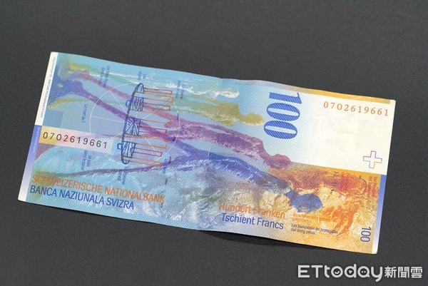 ▲▼瑞士法郎,100元,紙鈔,雷射防偽標籤,歐元,蘇黎世,日內瓦。（圖／記者姜國輝攝）