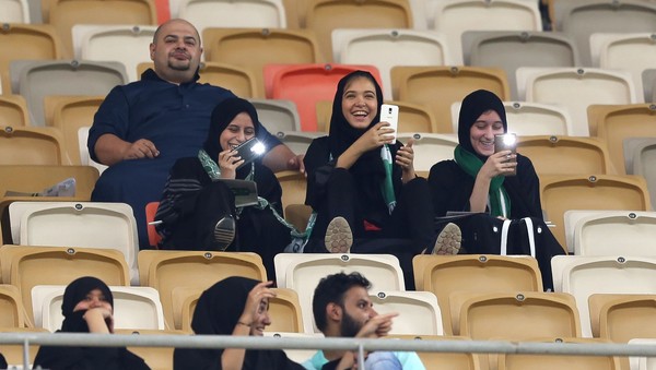 ▲沙烏地阿拉伯首度開放女性進場觀看足球賽。（圖／CFP）