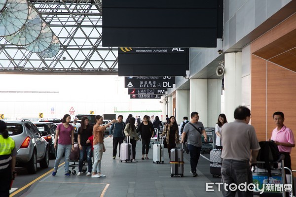 ▲▼旅客上下車處,機場接送,桃園機場,出境,旅客,出國旅遊,航空公司。（圖／記者季相儒攝）