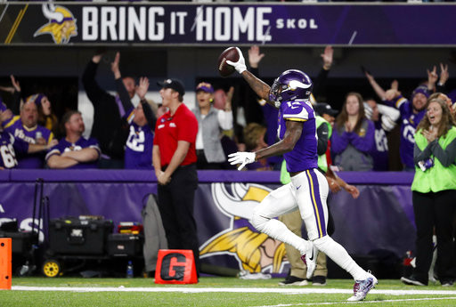 ▲明尼蘇達維京人外接員迪格斯（Stefon Diggs）以61碼達陣完成絕殺。（圖／達志影像／美聯社）