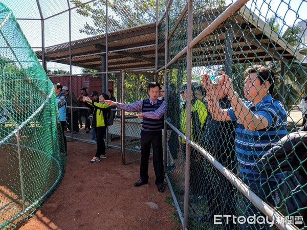 台北陽光扶輪社長期關注社會服務，對於台東縣學校的挹注更是熱誠。從106年底將服務觸角伸入最偏遠的平地─長濱鄉的長濱國小，（14）日再送加菜金給學校棒球隊。（圖／陽光扶輪社提供）