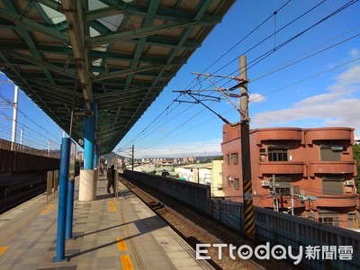浮州站月台遮雨棚掉落　台鐵板橋=樹林單線雙向行車