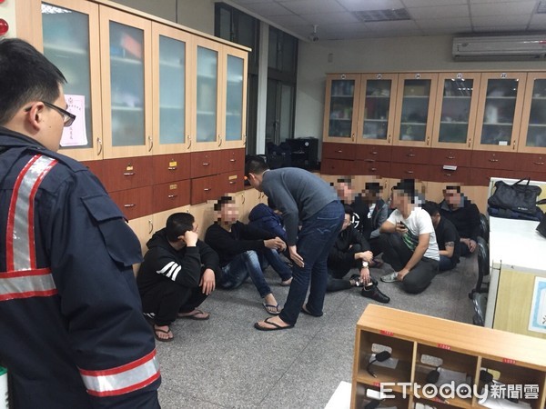 ▲台南市永康分局警方出動快打，帶回滋事者依法偵辦。（圖／記者林悅翻攝）