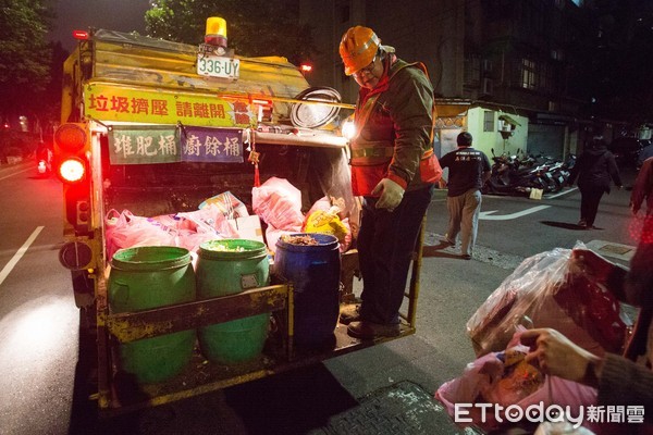 垃圾車,倒垃圾,垃圾清運,春節垃圾收運,環保局（圖／記者季相儒攝）