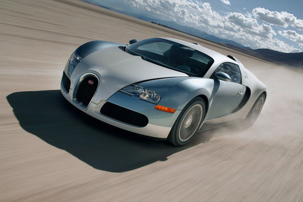 ▲地表最速超跑時速400KM爆胎！Bugatti試車手「撞護欄」保命。（圖／翻攝自Bugatti）