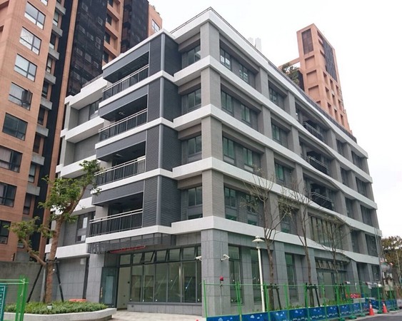▲▼位於台北市南港路二段的「東明公共住宅」，預計2019年2月完工。（圖／北市都發局提供）