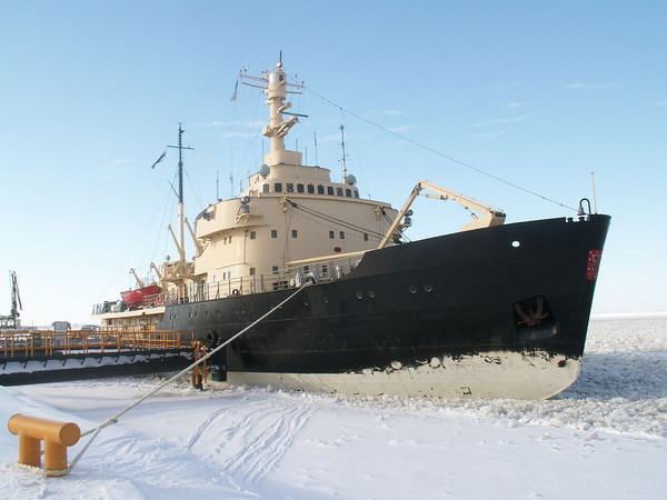 ▲跟著極光去旅行芬蘭雪上摩托車、破冰船、海上漂浮好酷炫。（圖／Shutterstock.com、巨匠旅遊提供）