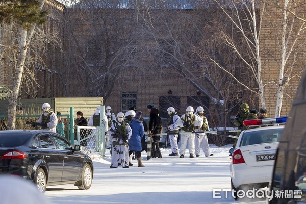 ▲ 俄羅斯西伯利亞烏蘭烏德（Ulan-Ude）19日上午，發生一起校園屠殺案，一名青少年安東（Anton）闖進校園，手持斧頭和汽油彈進行屠殺。（圖／達志影像／美聯社）