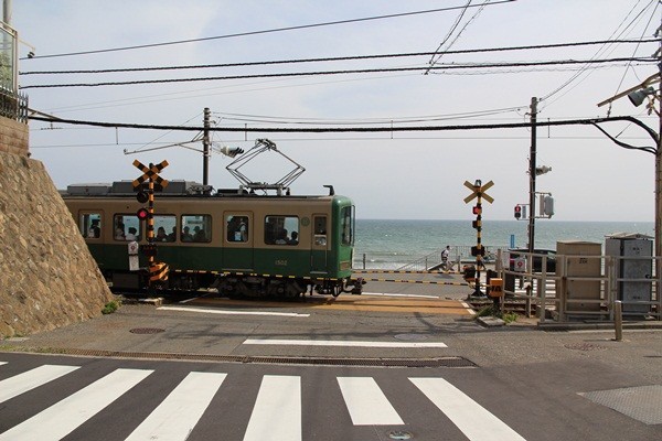 ▲鎌倉高校前平交道，是動漫灌籃高手著名的平交道場景。(圖／資料照)