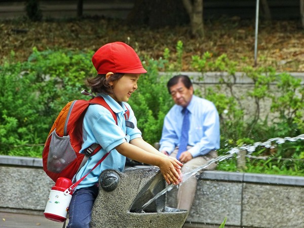 ▲▼日本小孩與老人             。（圖／取自免費圖庫pixabay）