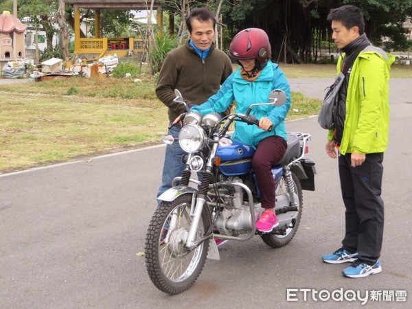 近年來女性員工比例逐漸增加，台東林管處為強化人力運用彈性，日前辦理打檔車訓練。訓練內容從狀況發生排除、基本保養維護，到實地操作騎乘一應俱全。（圖／台東林管處提供）