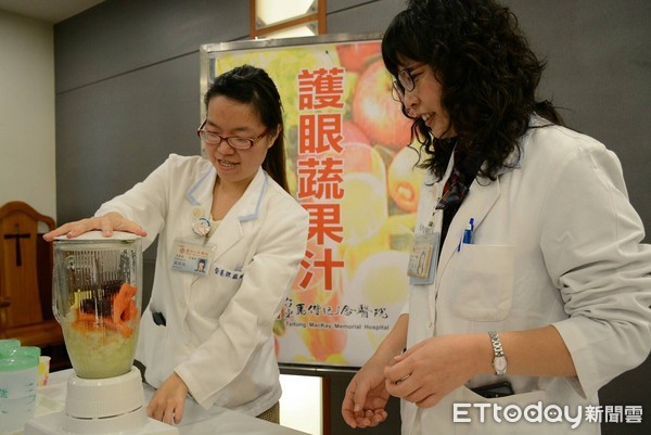 台東馬偕醫院蘇瑞庭營養師表示現代人生活較忙碌，外食族常忽略蔬果的攝取，所以若能在早餐增加一杯”護眼蔬果汁” 既簡單又可達均衡飲食之要求。（圖／台東馬偕醫院提供）