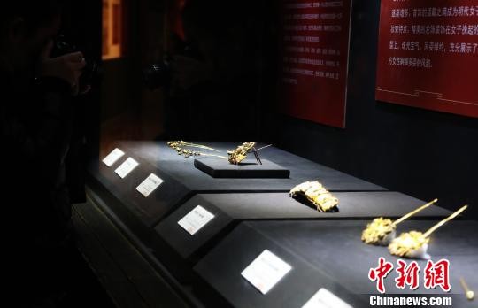 ▲▼江西省博物館展出百件明代王妃墓葬珍寶。（圖／翻攝自中新網）