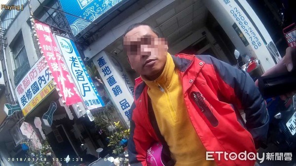 ▲偷完車急著買最愛的檳榔　蠢賊大膽逆向當場被捕。（圖／記者謝侑霖翻攝）