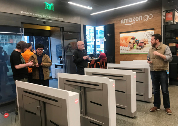 ▲▼▲▼Amazon go 智慧商店可直接透過手機app智能感應自動扣款。（圖／路透）