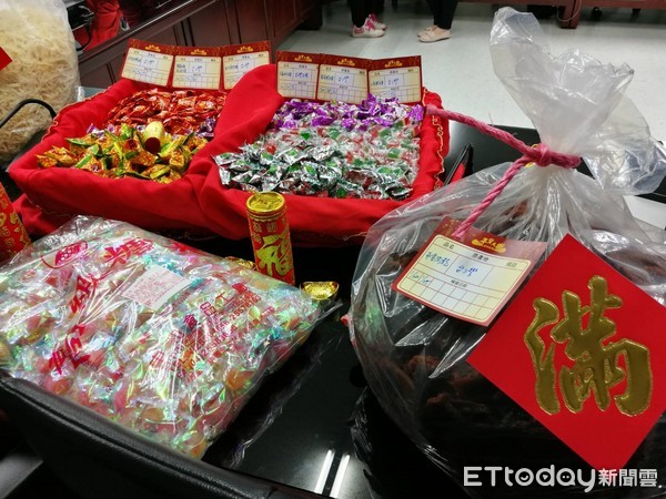 臺北市年貨大街8大商圈食品標示新規定 2月1日新上路，預計影響660家食品攤商。（圖／記者趙于婷攝）