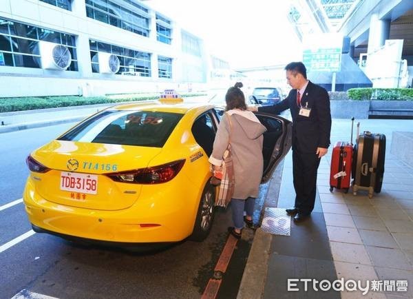 ▲農曆春節期間桃園市計程車每趟次加收50元，桃園國際機場排班計程車按趟次計費每趟次加收100元。（圖／桃園市政府提供）