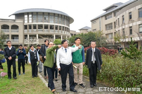 ▲會勘過嶺國中新建學生活動中心。（圖／桃園市政府提供）