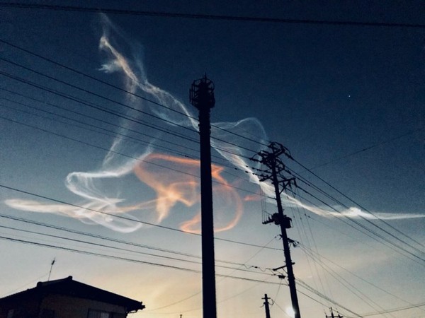 ▲▼日本天空出現奇特夜光雲。（圖／翻攝自photoblog）