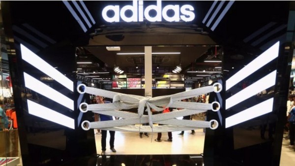 ▲中國內地與電商業務表現強勁，adidas第三季淨利潤大漲36%。（圖／時尚頭條網│LADYMAX提供）